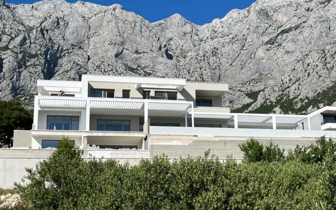 BIOKLIMATISCHE PERGOLA MAKARSKA
